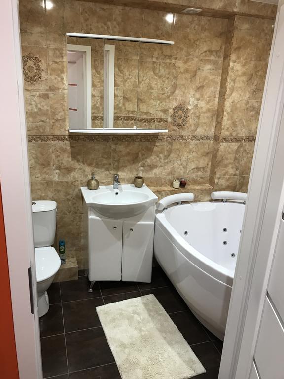 Trumpalaike Buto Nuoma Rokiskyje Su Jacuzzi Rokiskis Esterno foto